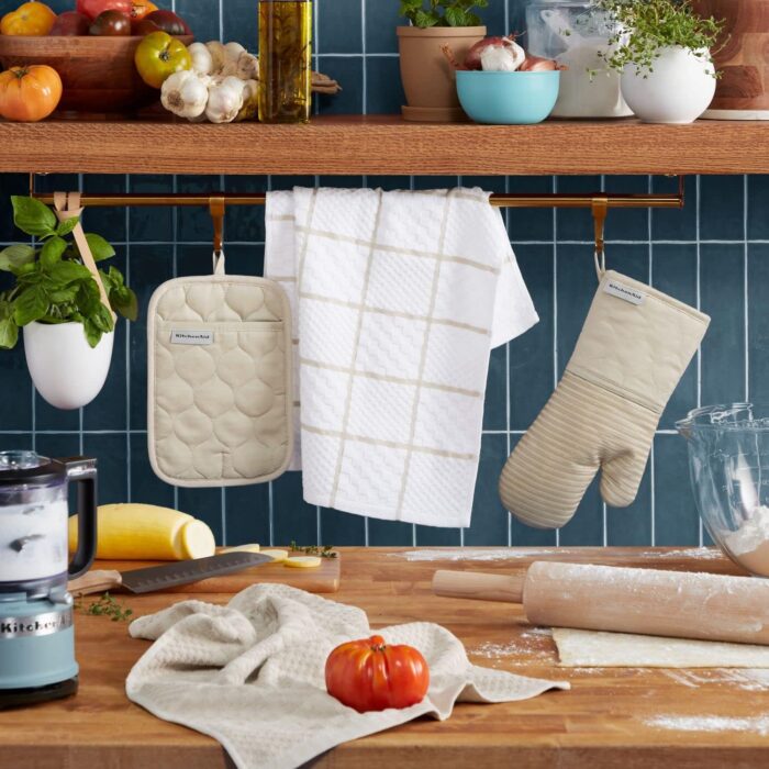 KITCHENAID Quilted Cotton Terry Cloth Oven Mitt, Pot Holder, Kitchen Towel 4-Pack Set, Heat Resistant, Silicone Grip, Gift Set, Milkshake, 16"x26", 7"x13" & 7"x10"